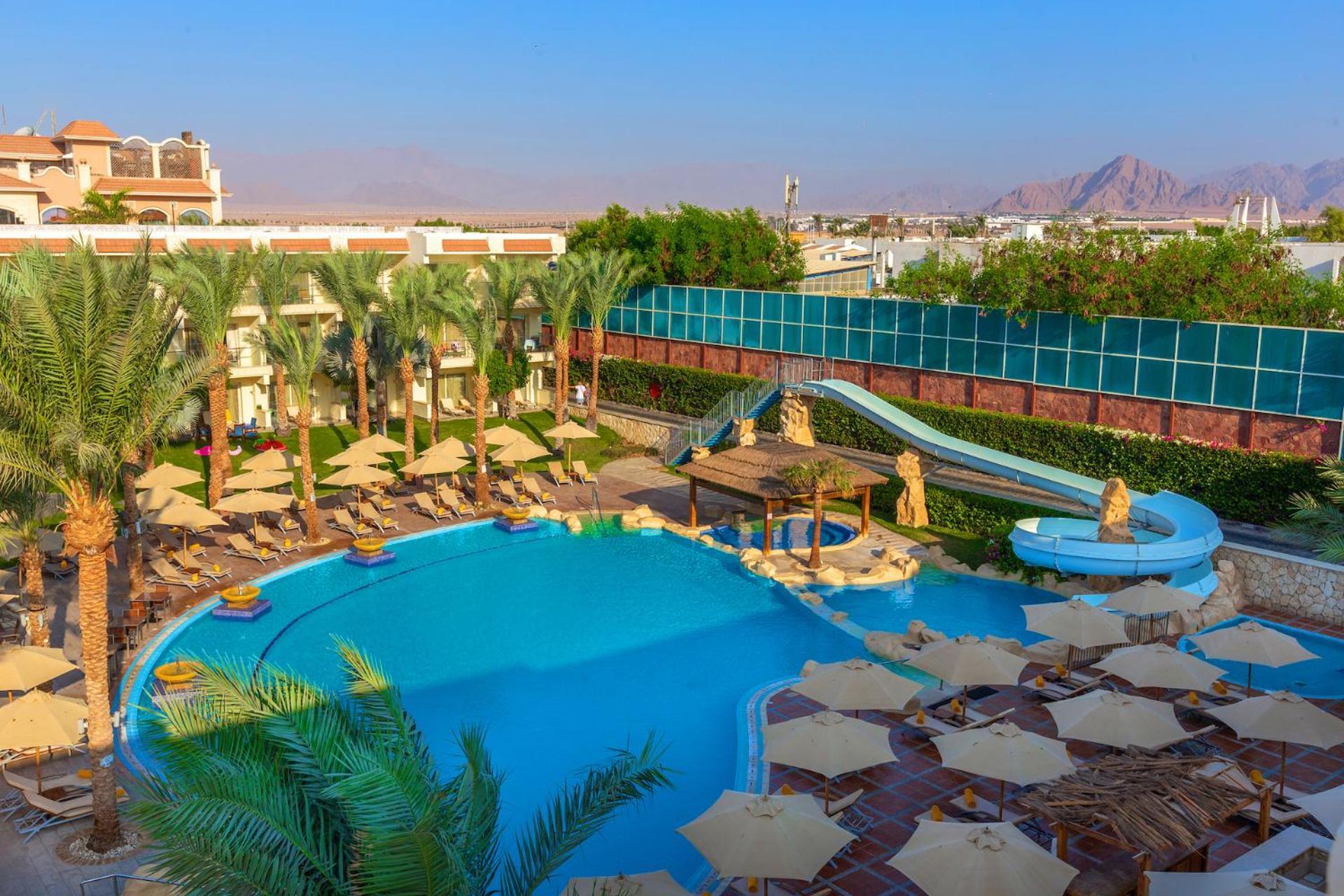 Xperience Sea Breeze Resort (Adults Only) Шарм-еш-Шейх Екстер'єр фото The swimming pool at the Hilton Sharm El Sheikh