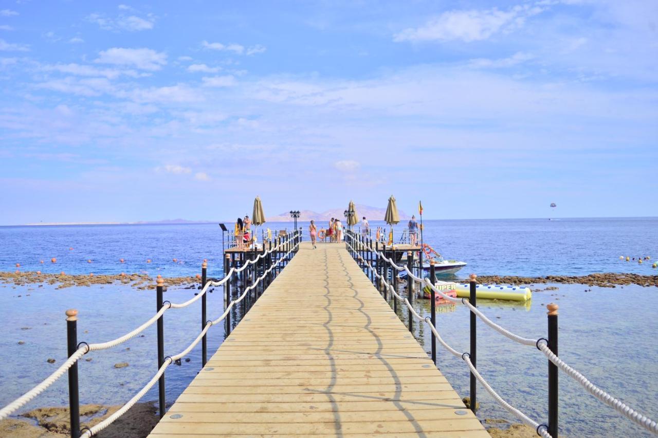 Xperience Sea Breeze Resort (Adults Only) Шарм-еш-Шейх Екстер'єр фото The pier at the beach of the resort