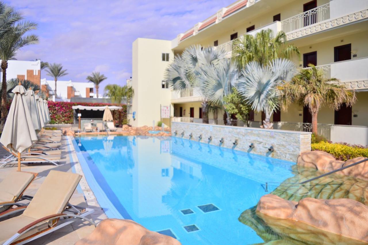 Xperience Sea Breeze Resort (Adults Only) Шарм-еш-Шейх Екстер'єр фото A swimming pool at a hotel in Egypt