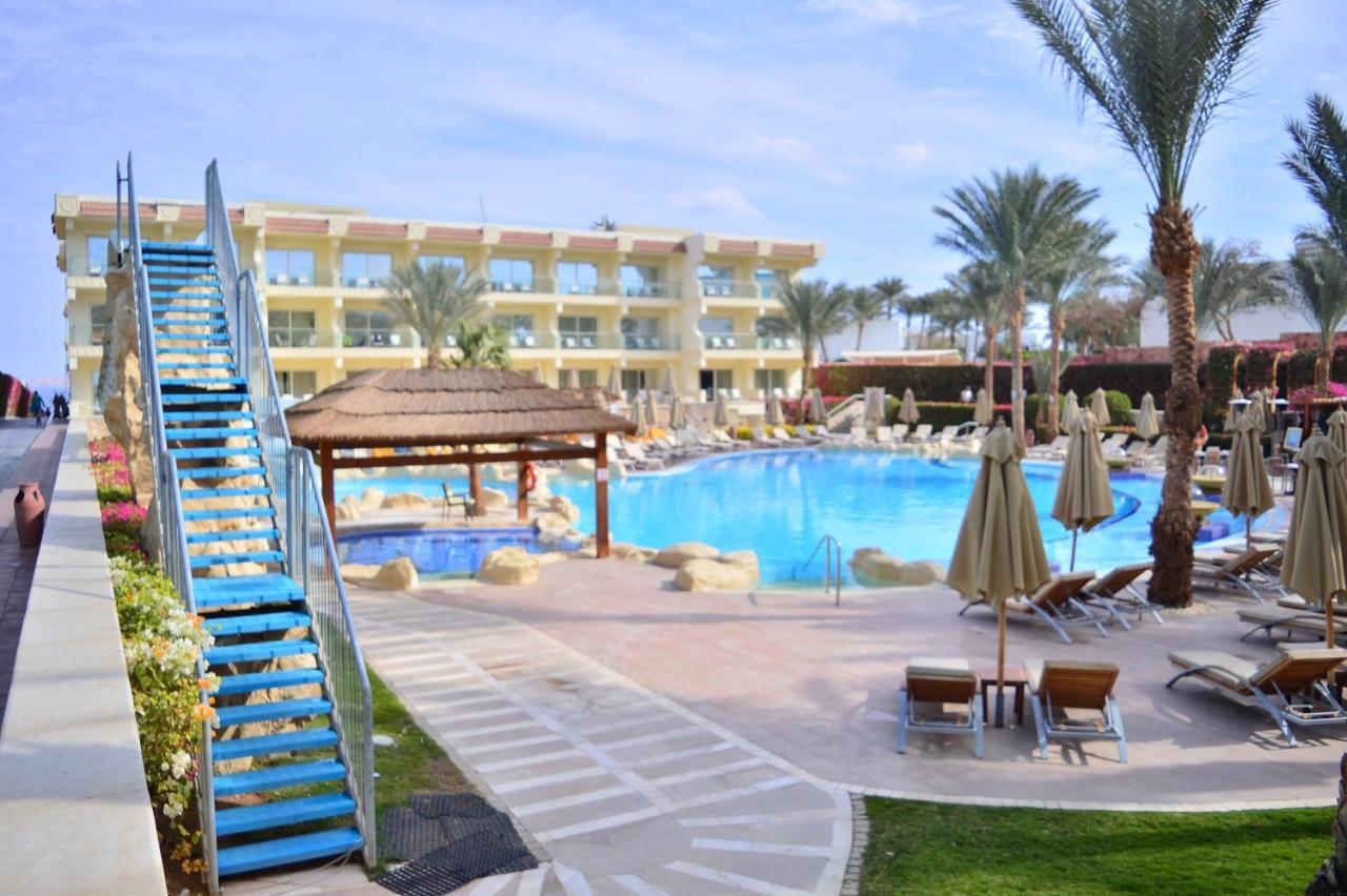 Xperience Sea Breeze Resort (Adults Only) Шарм-еш-Шейх Екстер'єр фото The pool at the Hilton Hurghada